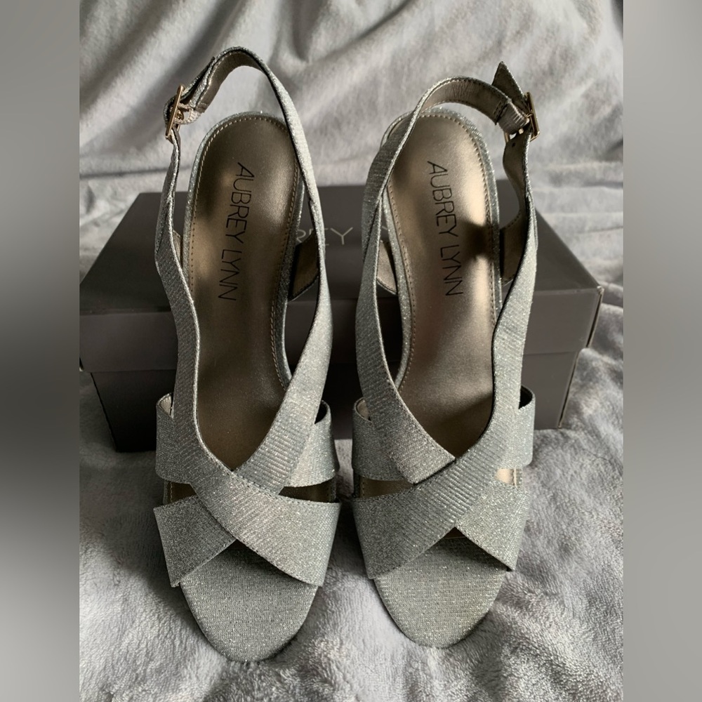 Aubrey Lynn Size 9 1/2M Silver Evening Glitter Slingback Sandal New in Box